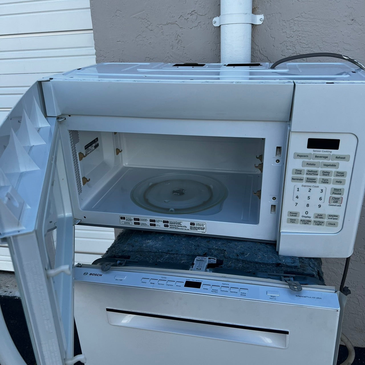 GE Over-the-Range Microwave GE Over-the-Range Microwave